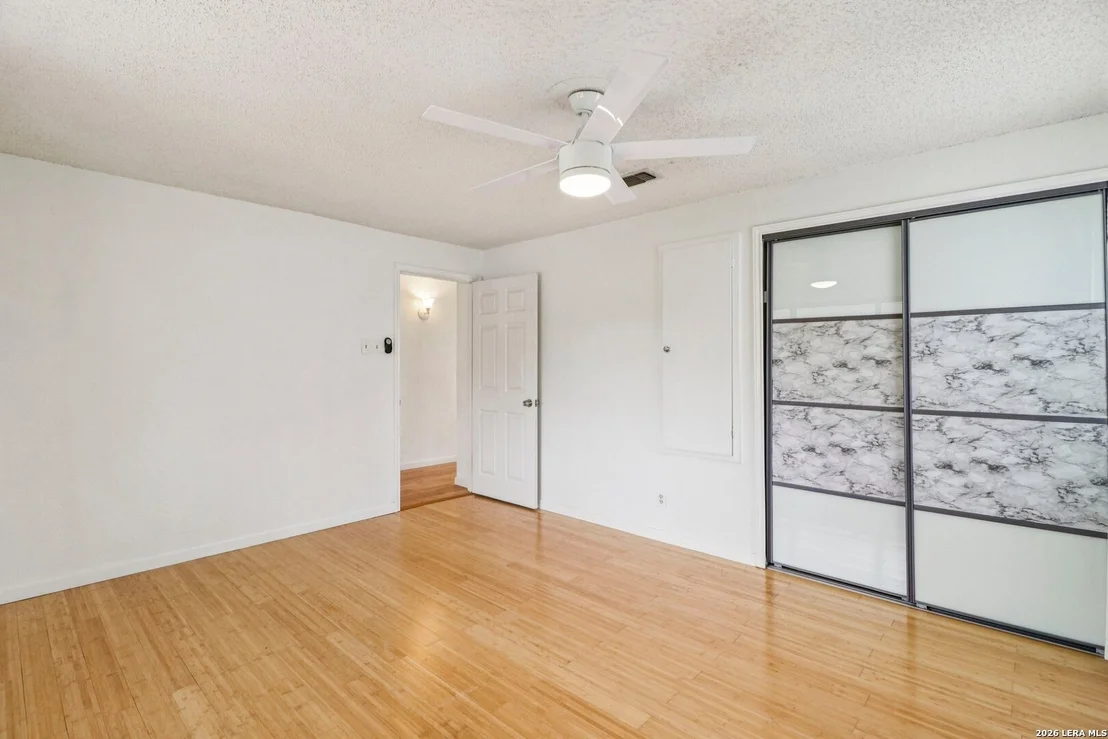 Photo of 302 WEATHERCOCK LN