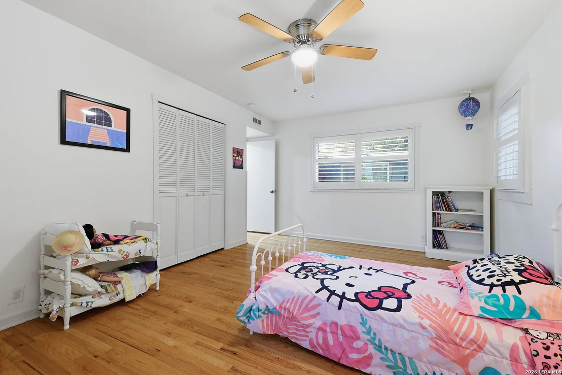 Photo of 326 Burnside Dr