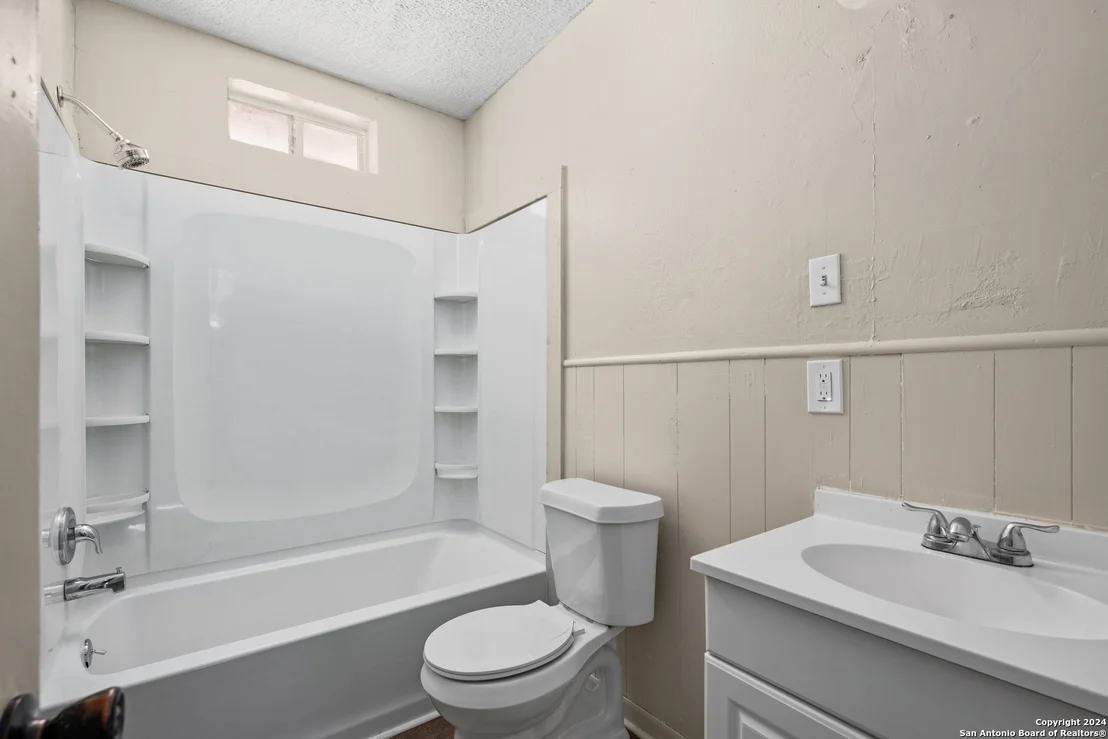 Photo of 412 W Coker