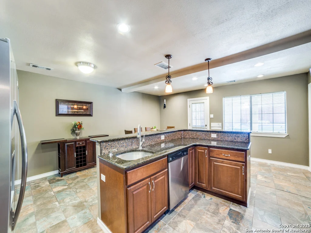 Photo of 6002 Sandwick