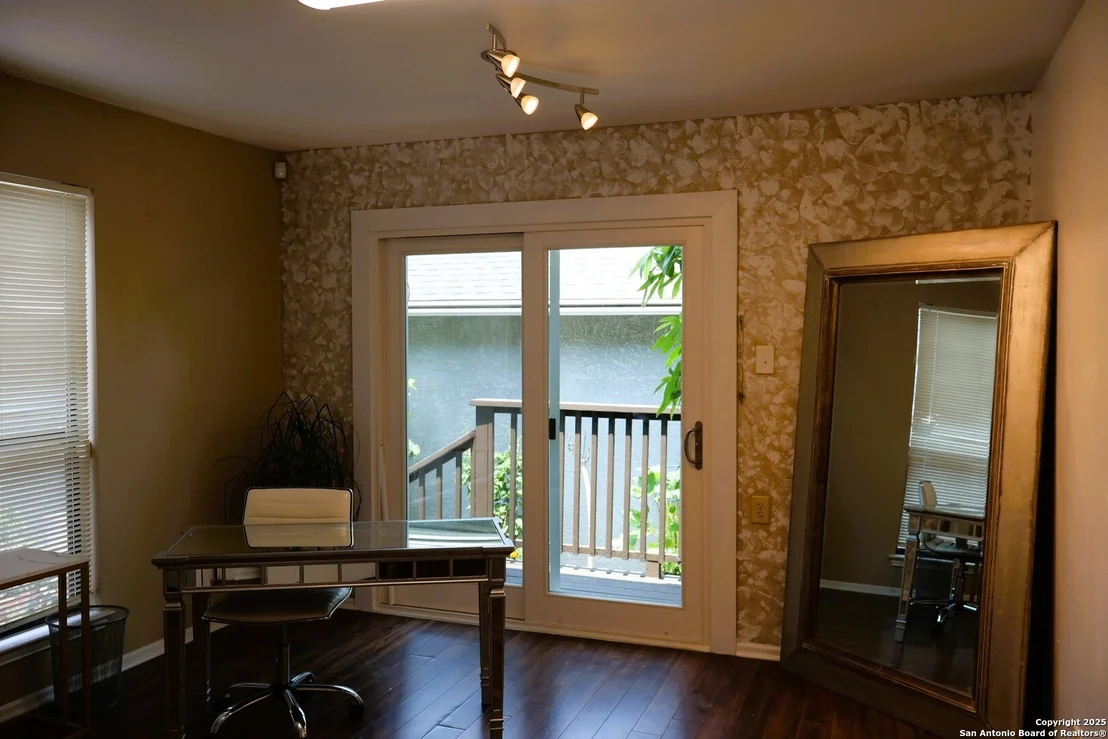 Photo of 3478 River Way