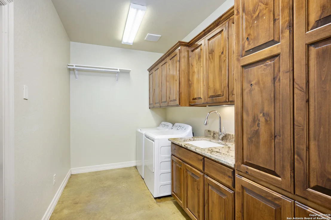 Photo of 103 Oak Forest