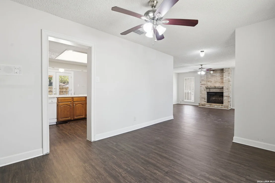 Photo of 2703 Red Tree