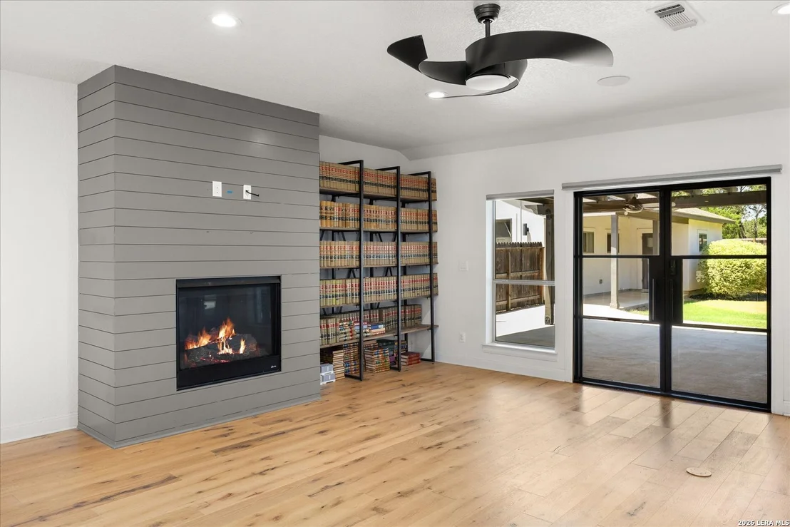 Photo of 429 Lakeview Blvd.