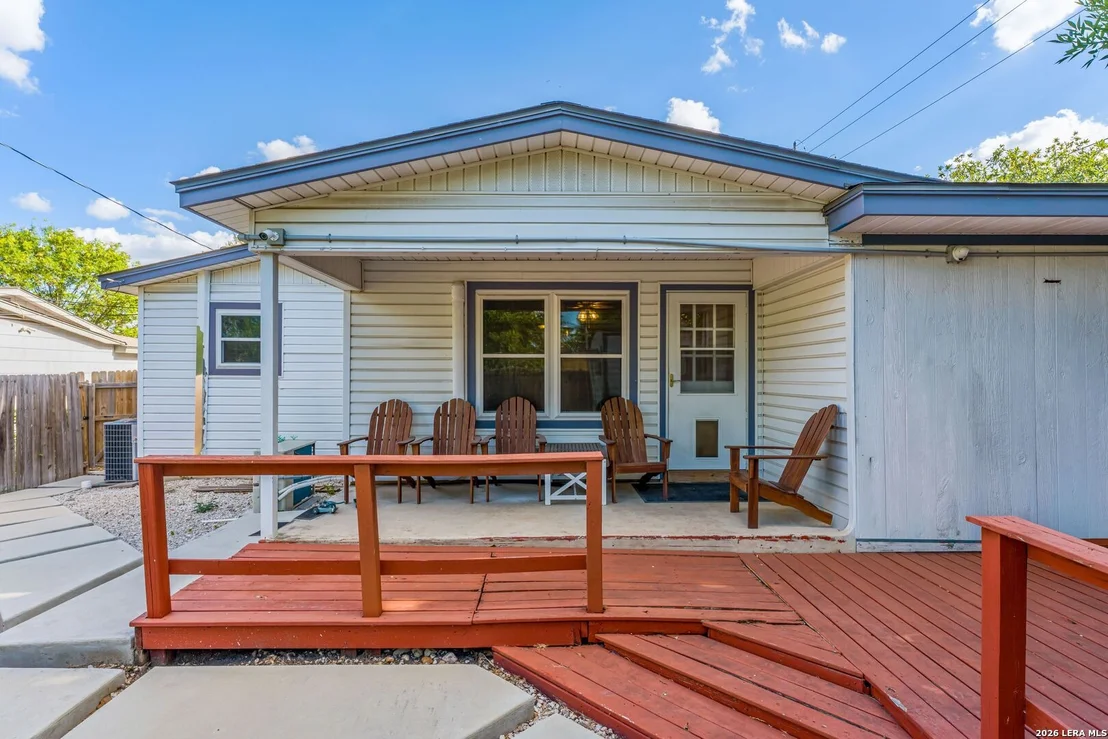 Photo of 359 Pilgrim Dr