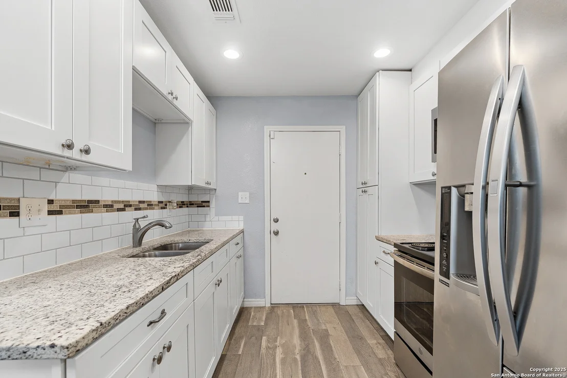 Photo of 835 Deely
