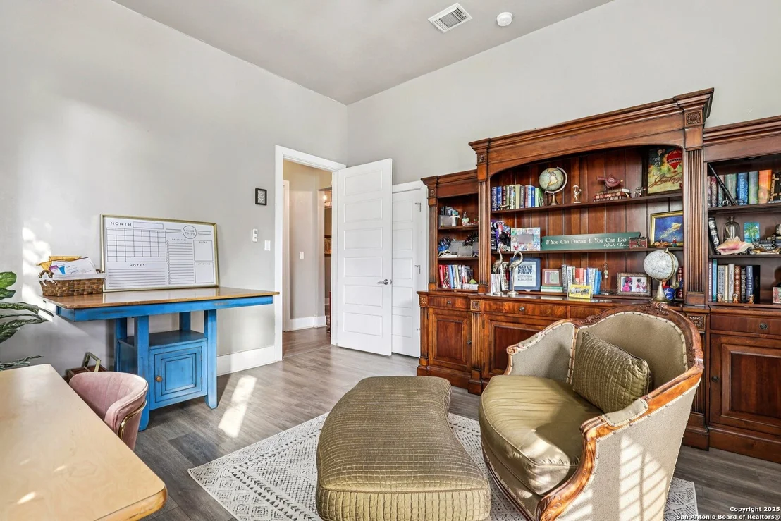Photo of 721 Saint James