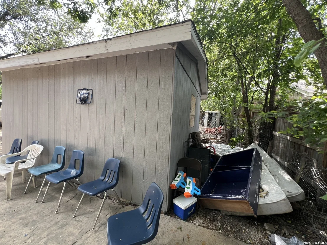 Photo of 2035 LYONS ST