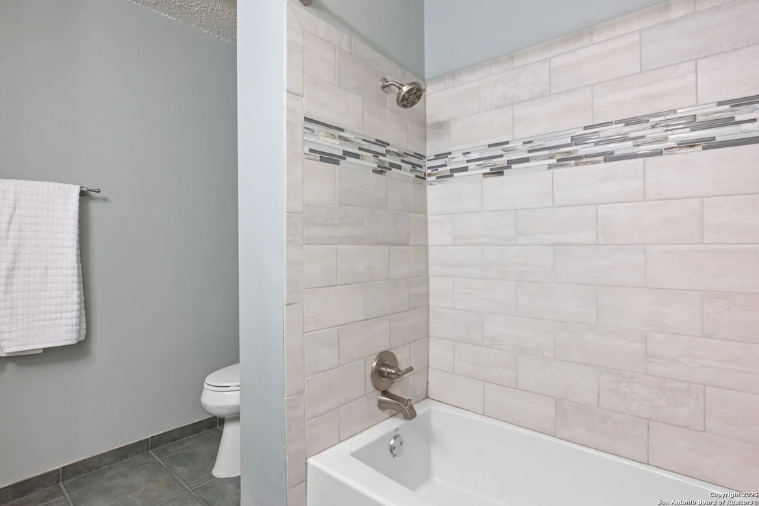 Photo of 7705 Wood Bluff