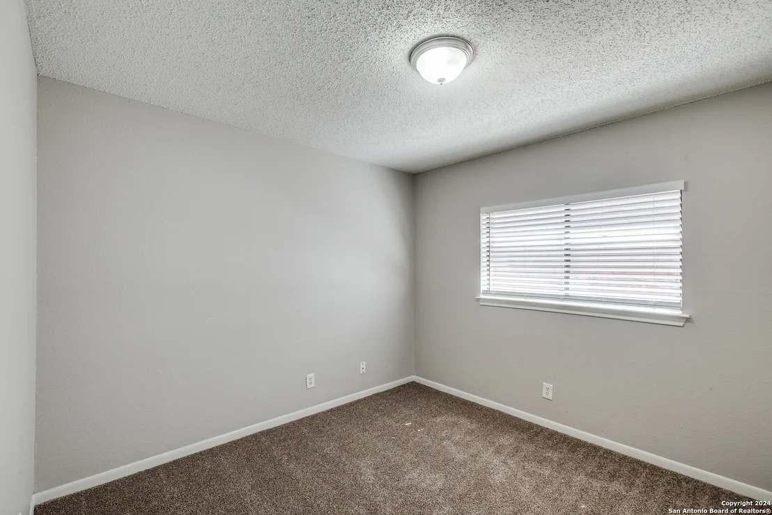 Photo of 8018 ROBBINS GLADE