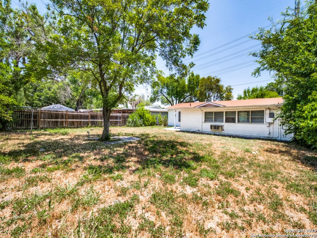 Photo of 615 Edgebrook