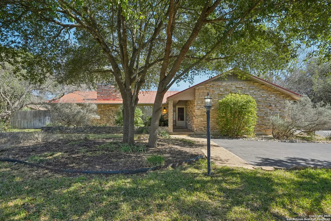 Photo of 122 Long Bow Rd.