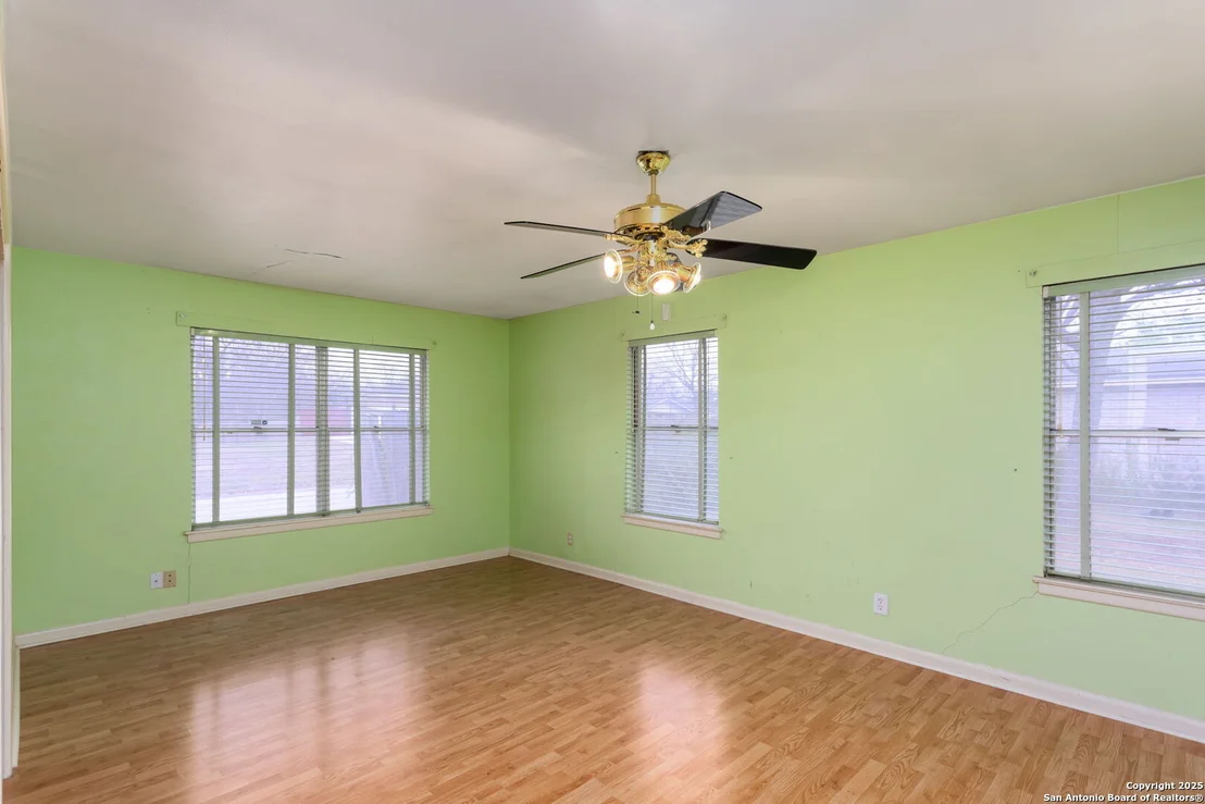Photo of 104 ROLLING GREEN DR