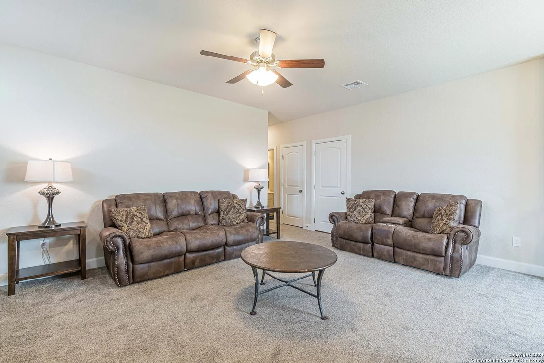 Photo of 945 FOXBROOK WAY