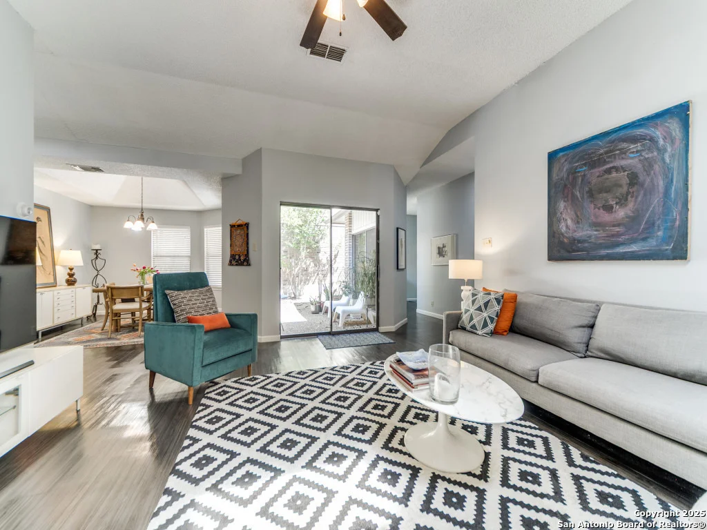 Photo of 5935 Heather View