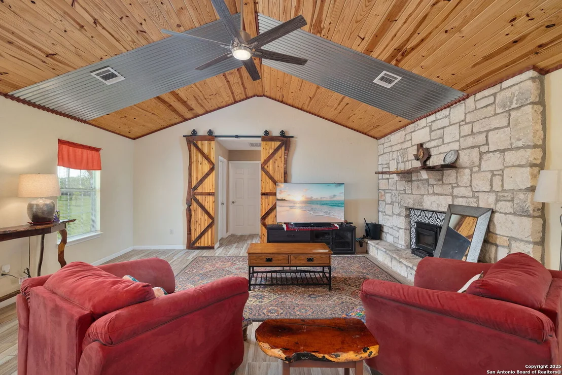 Photo of 404 Lake Rd