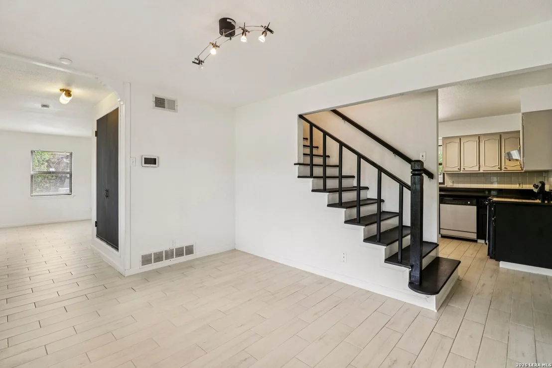 Photo of 302 WEATHERCOCK LN