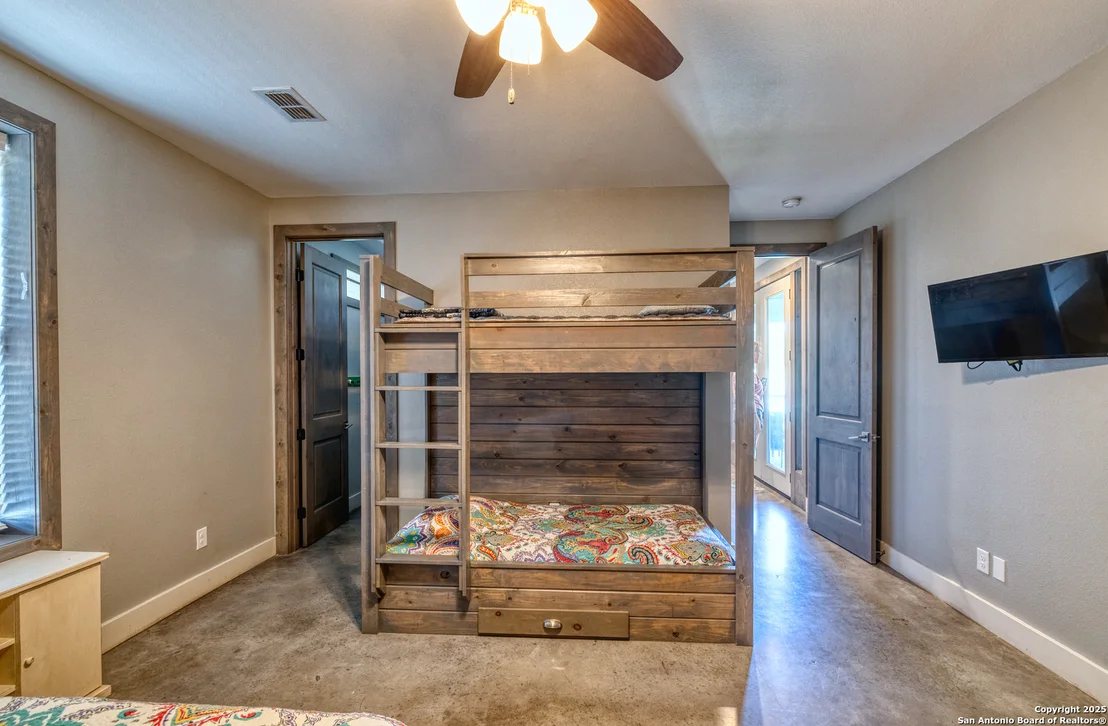 Photo of 989 Mountain Valley Drive