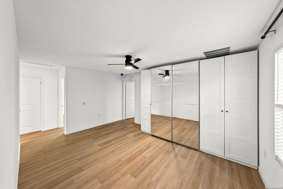 Photo of 822 COOK BND