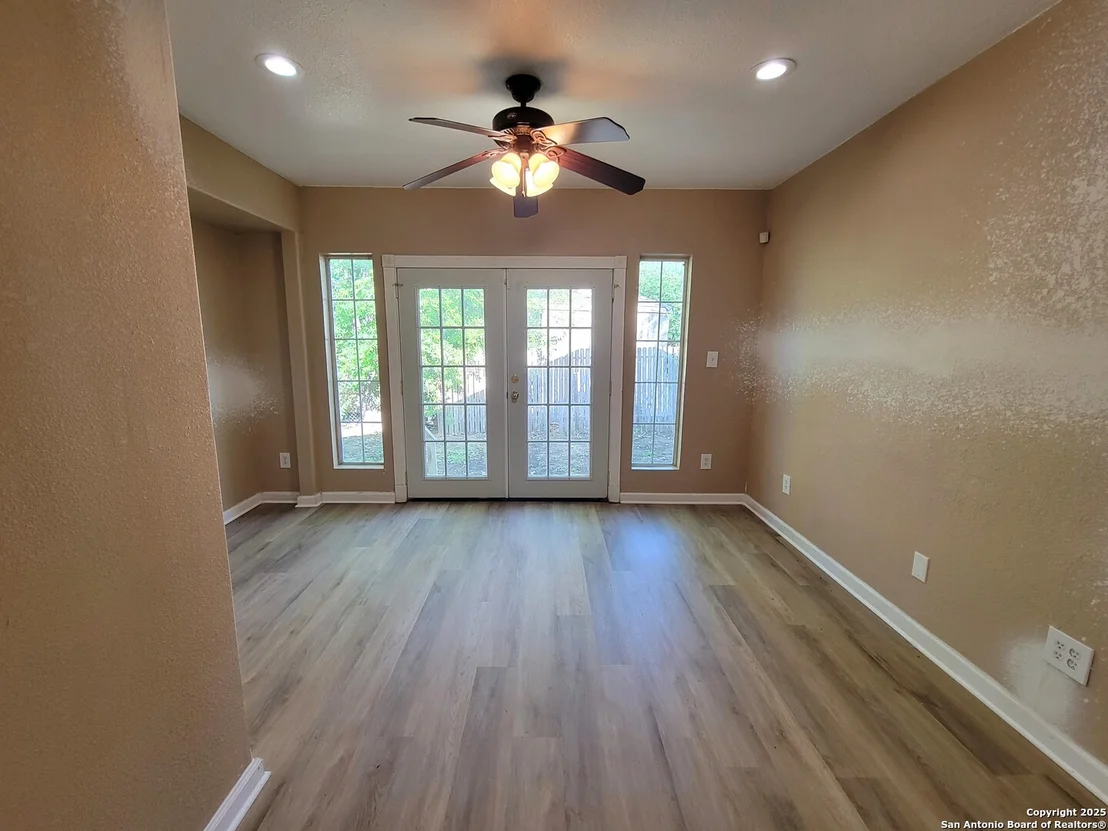 Photo of 9235 Lasswell