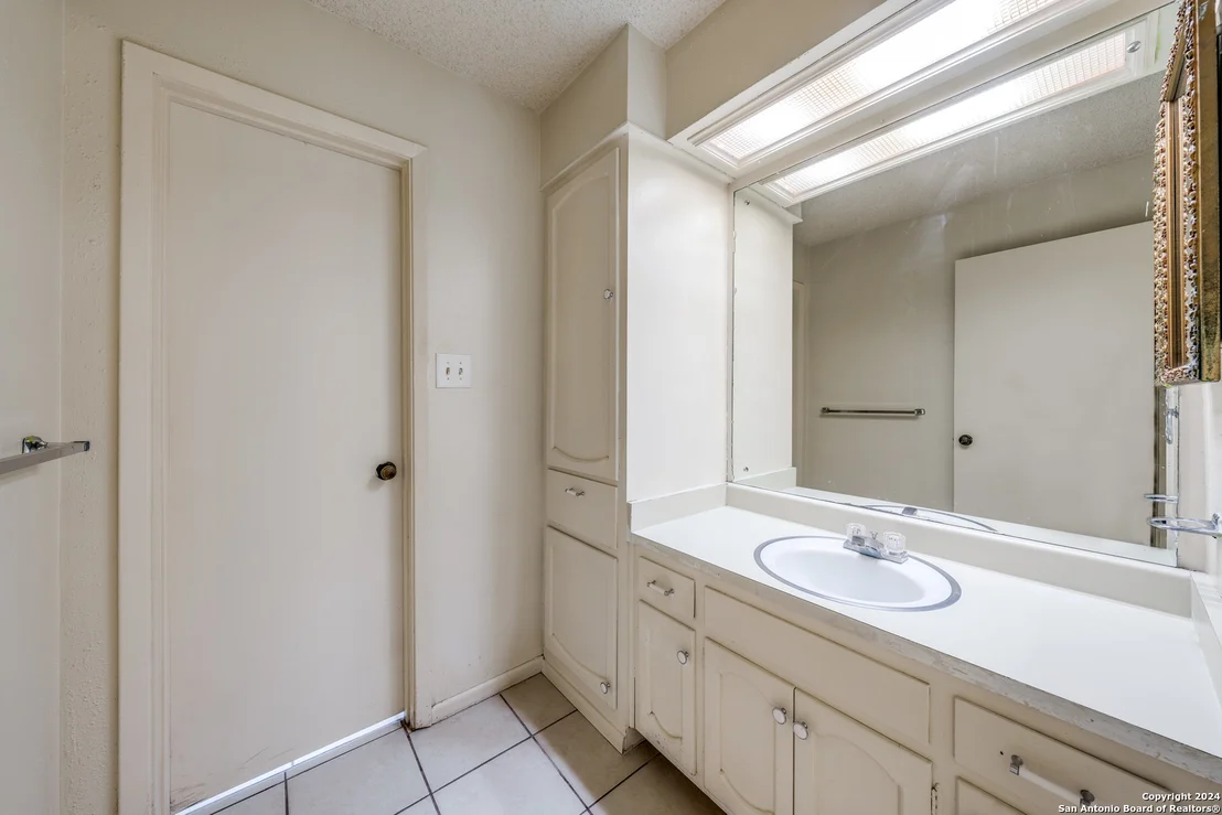 Photo of Unit 40A at 8915 Datapoint Dr