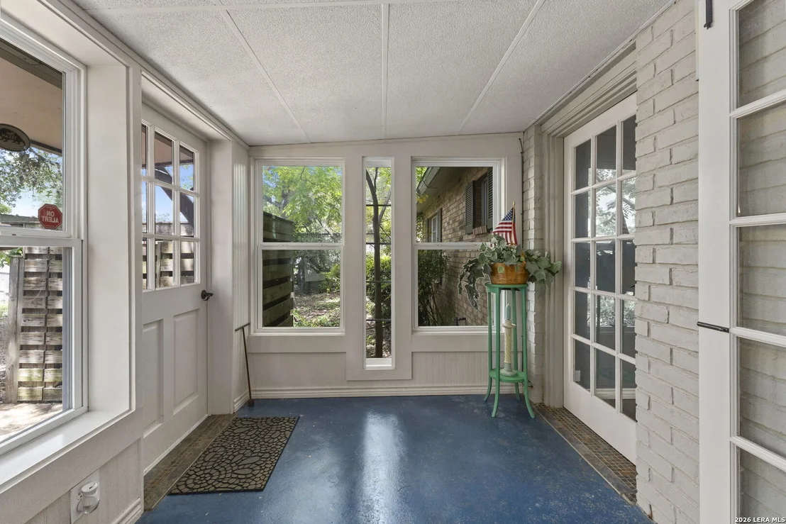 Photo of 346 RAINBOW DR