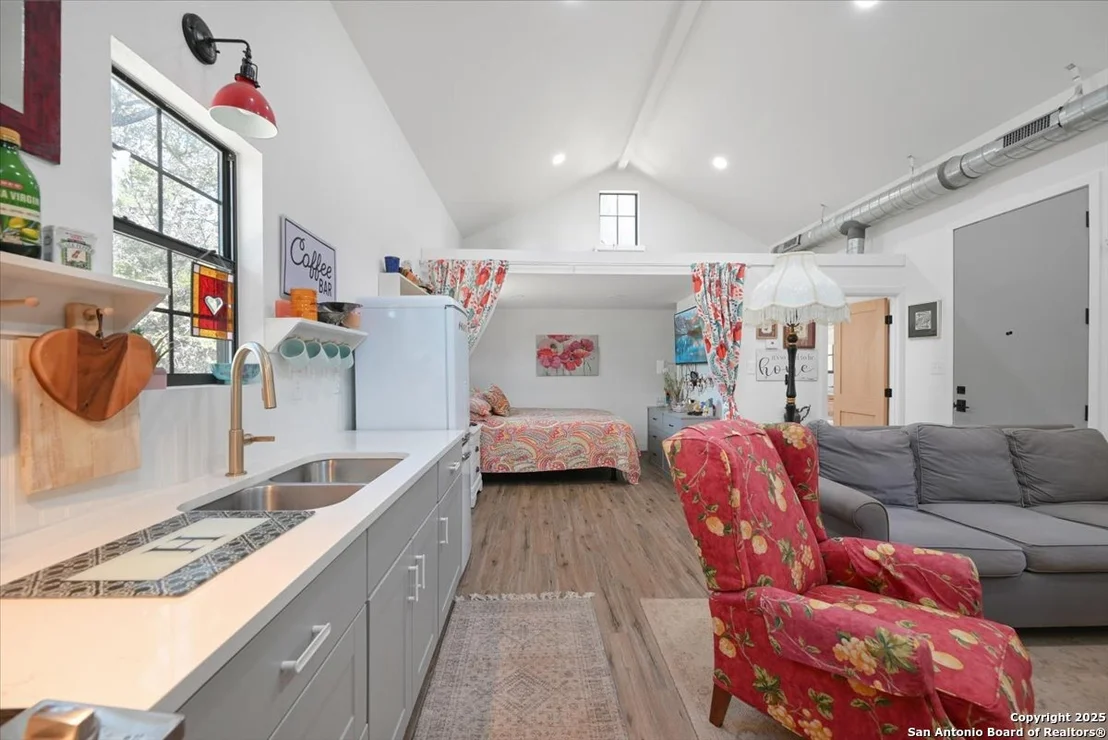 Photo of 6036 Circle Oak