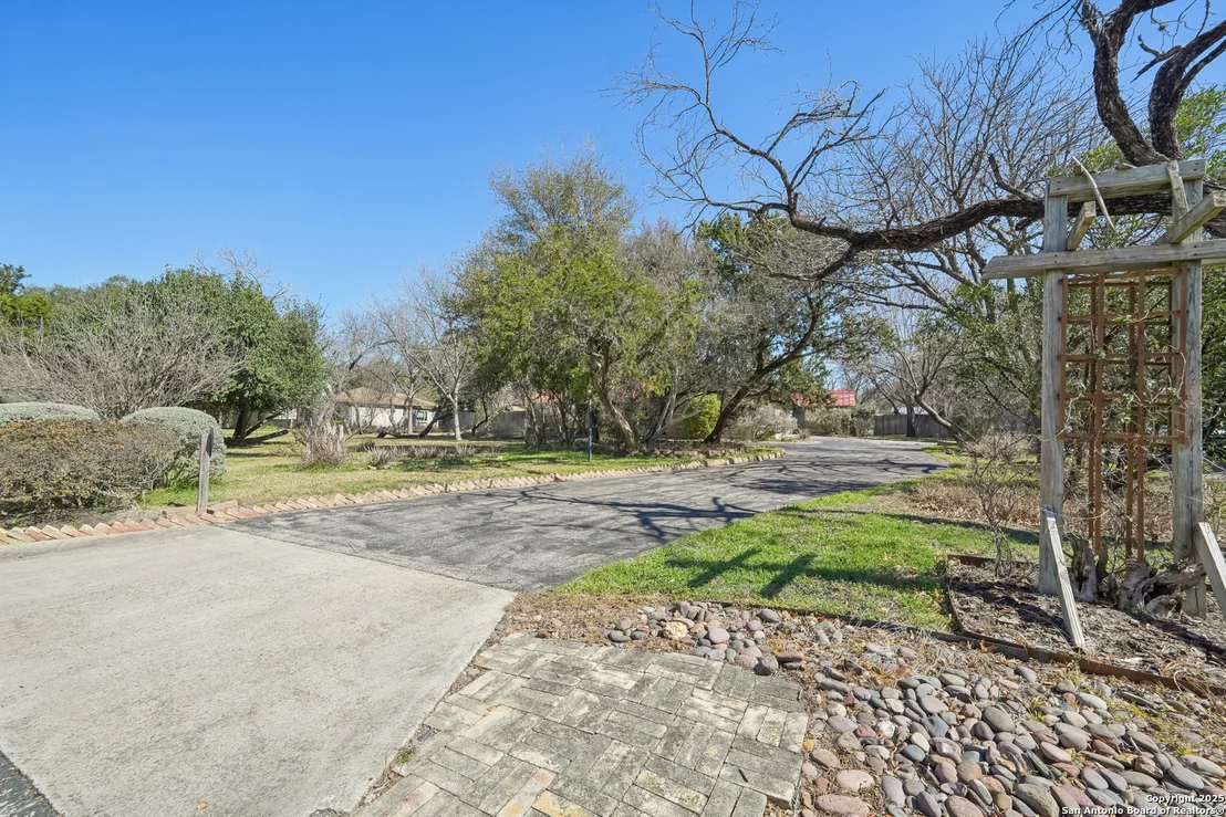 Photo of 122 Long Bow Rd.