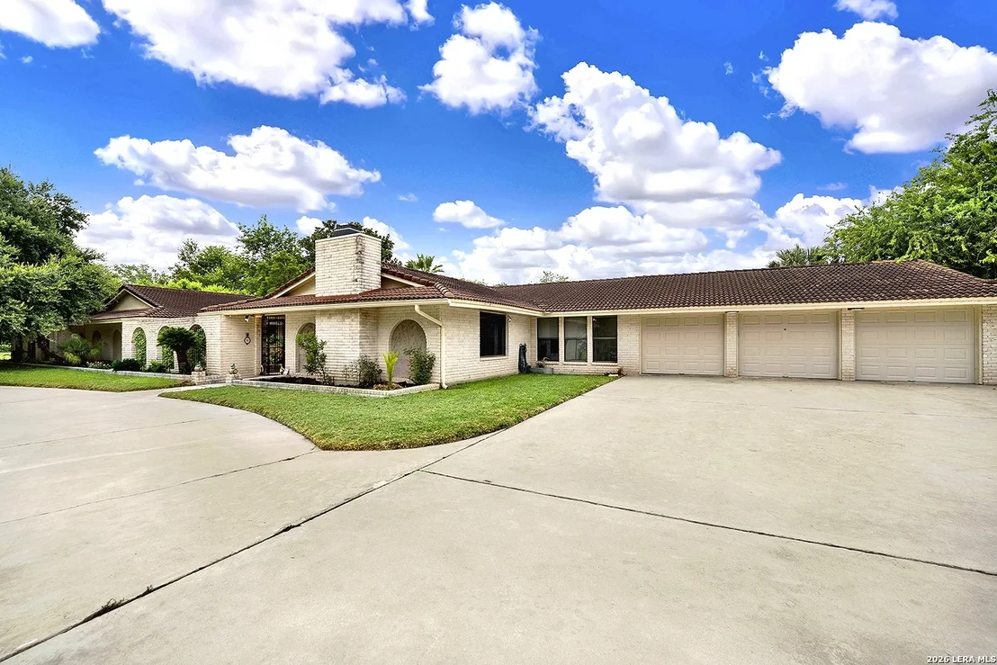 Photo of 5 AUGUSTA DR