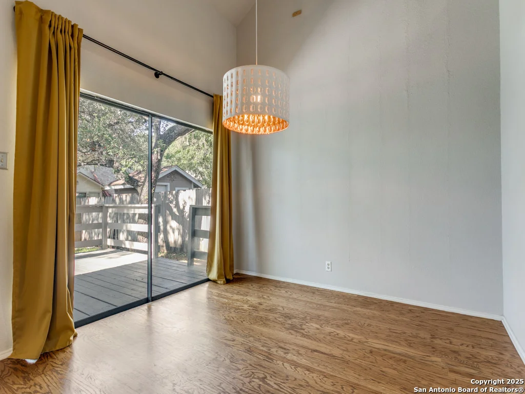 Photo of 9526 Cloverdale