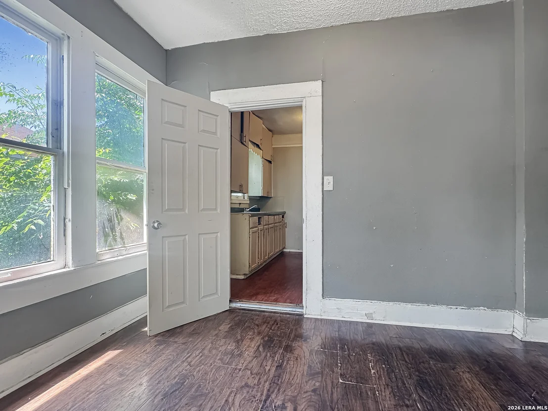 Photo of 423 Barrett Place