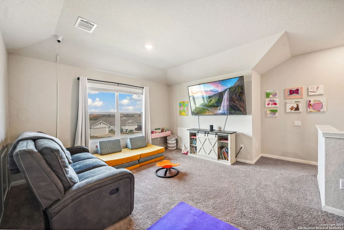 Photo of 11903 PEWEE
