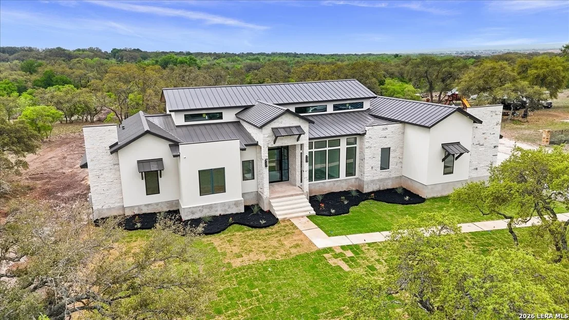 Photo of 577 Private road 3702