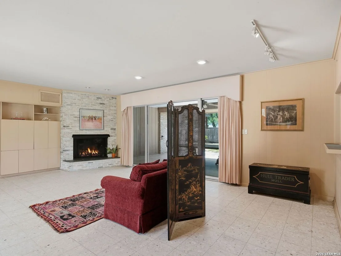 Photo of 122 LABURNUM DR