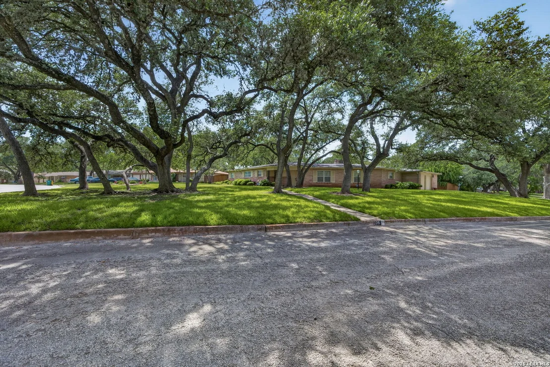 Photo of 105 DORIS DR
