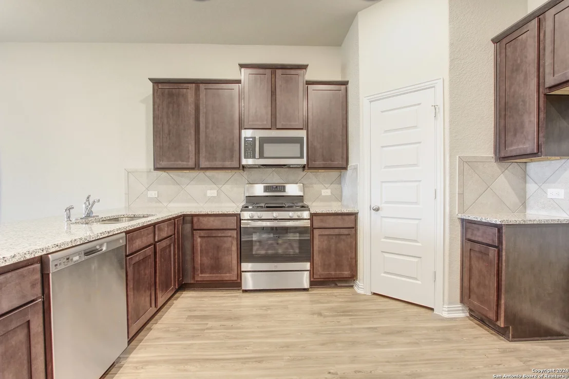 Photo of 5423 Devils Gate