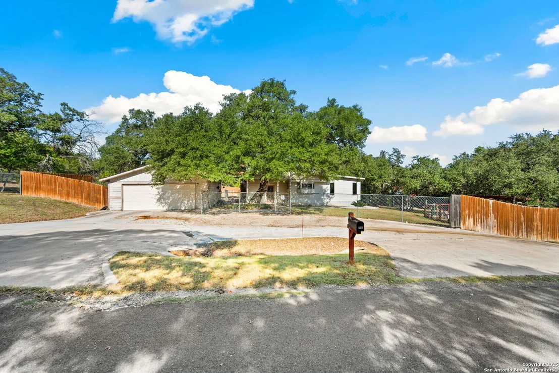 Photo of 835 Tecumseh