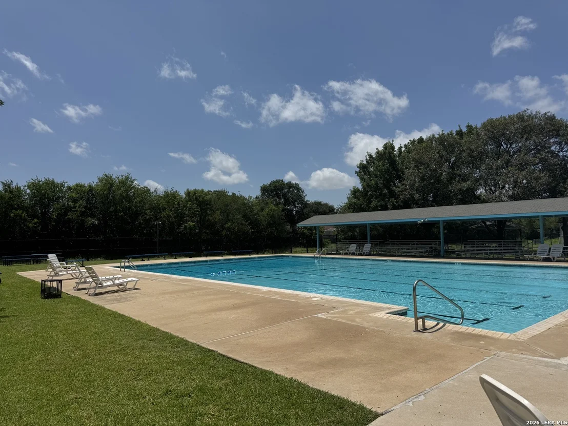 Photo of 7702 Chatsworth