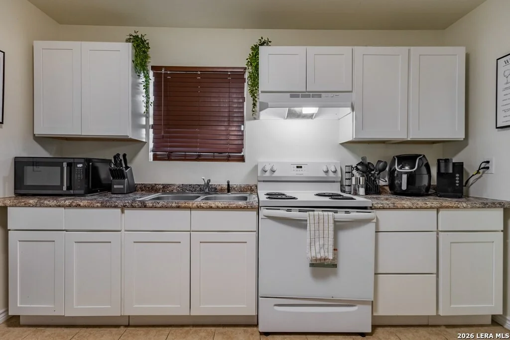 Photo of Unit UNIT4 at 391 Riverside Drive