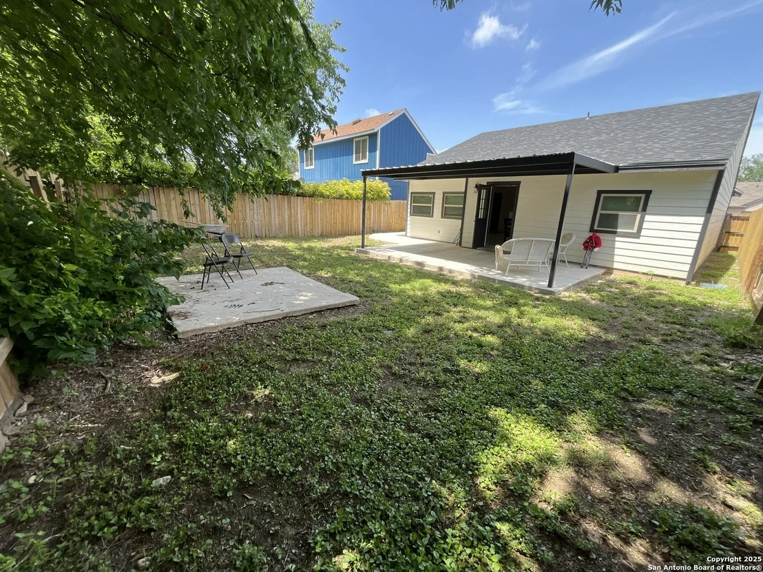 Photo of 7438 Rimhurst