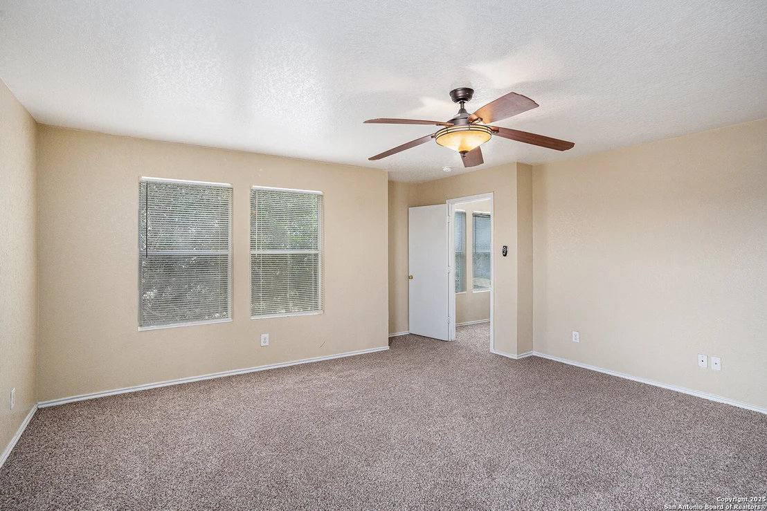 Photo of 237 Hinge Chase