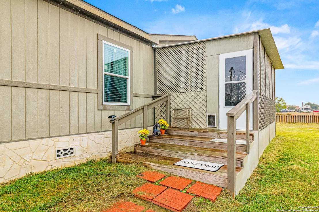 Photo of 609 Country Trail