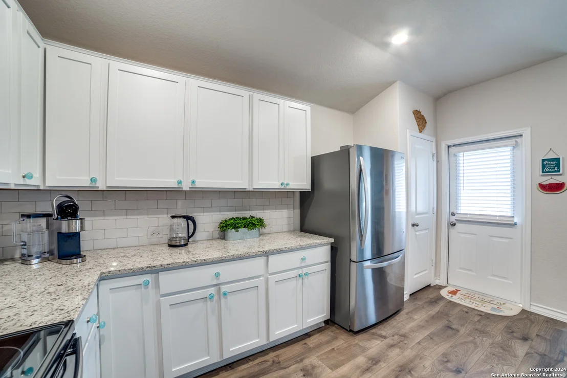 Photo of 414 SABINE RIV