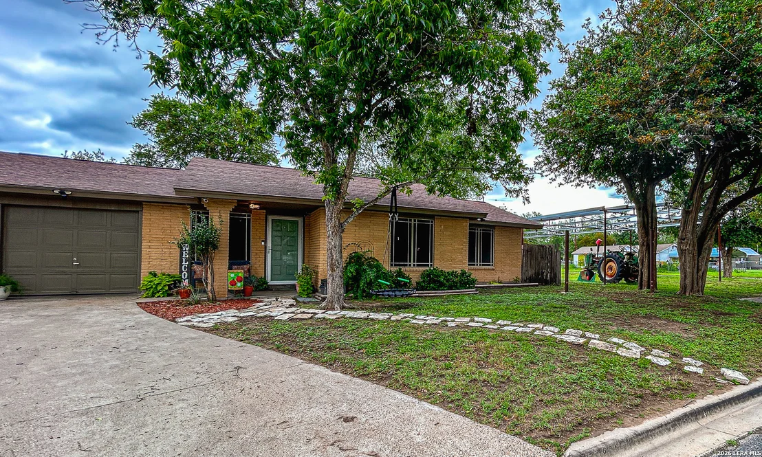 Photo of 802 W Carter