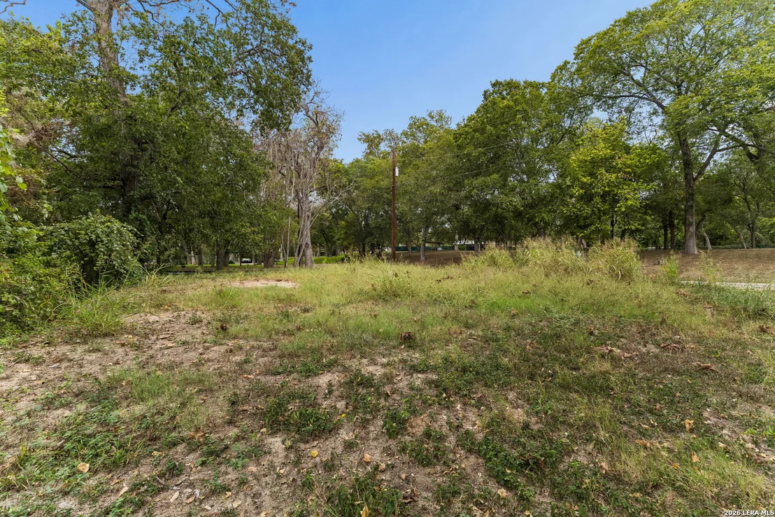 Photo of 8 RIVER OAK DR