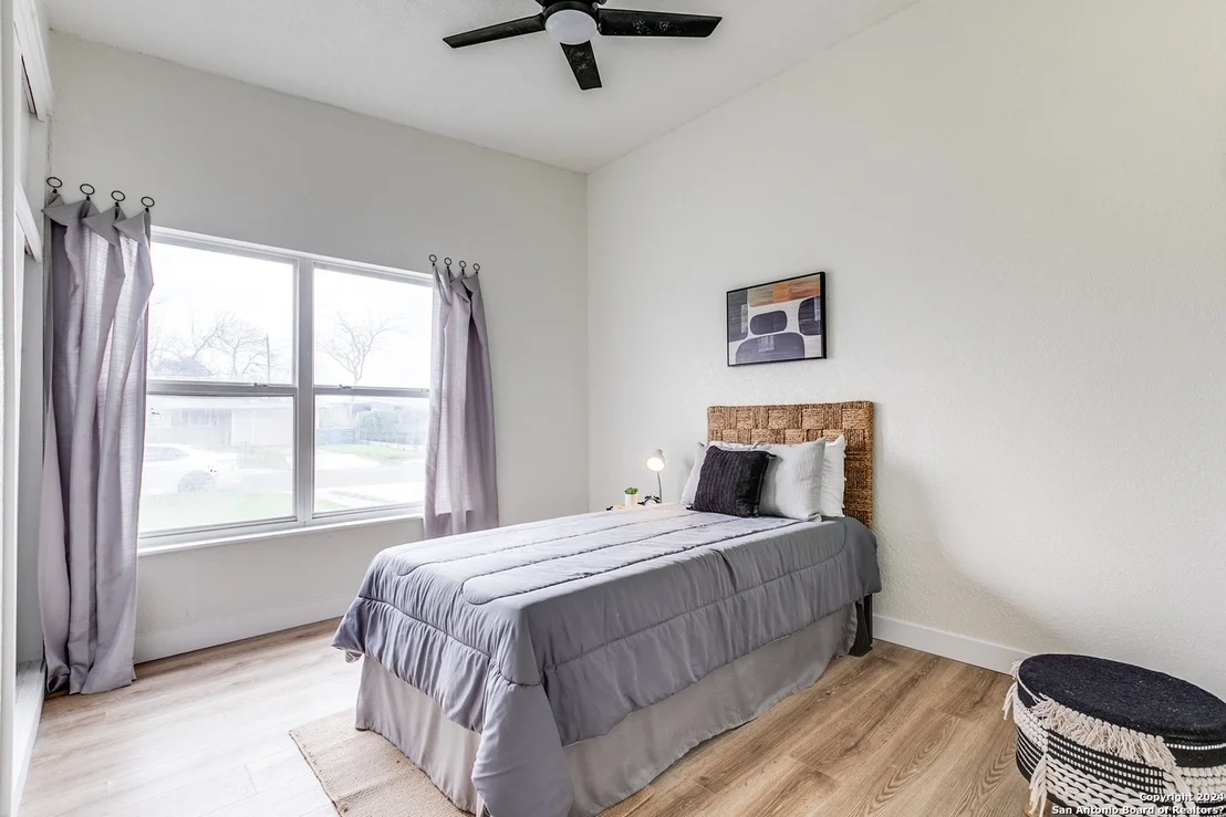 Photo of 115 Antrim Dr