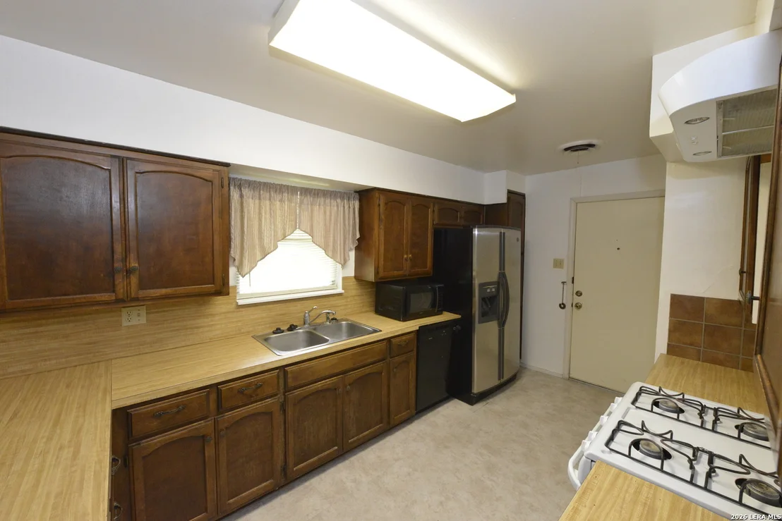 Photo of 222 ZEPHYR DR