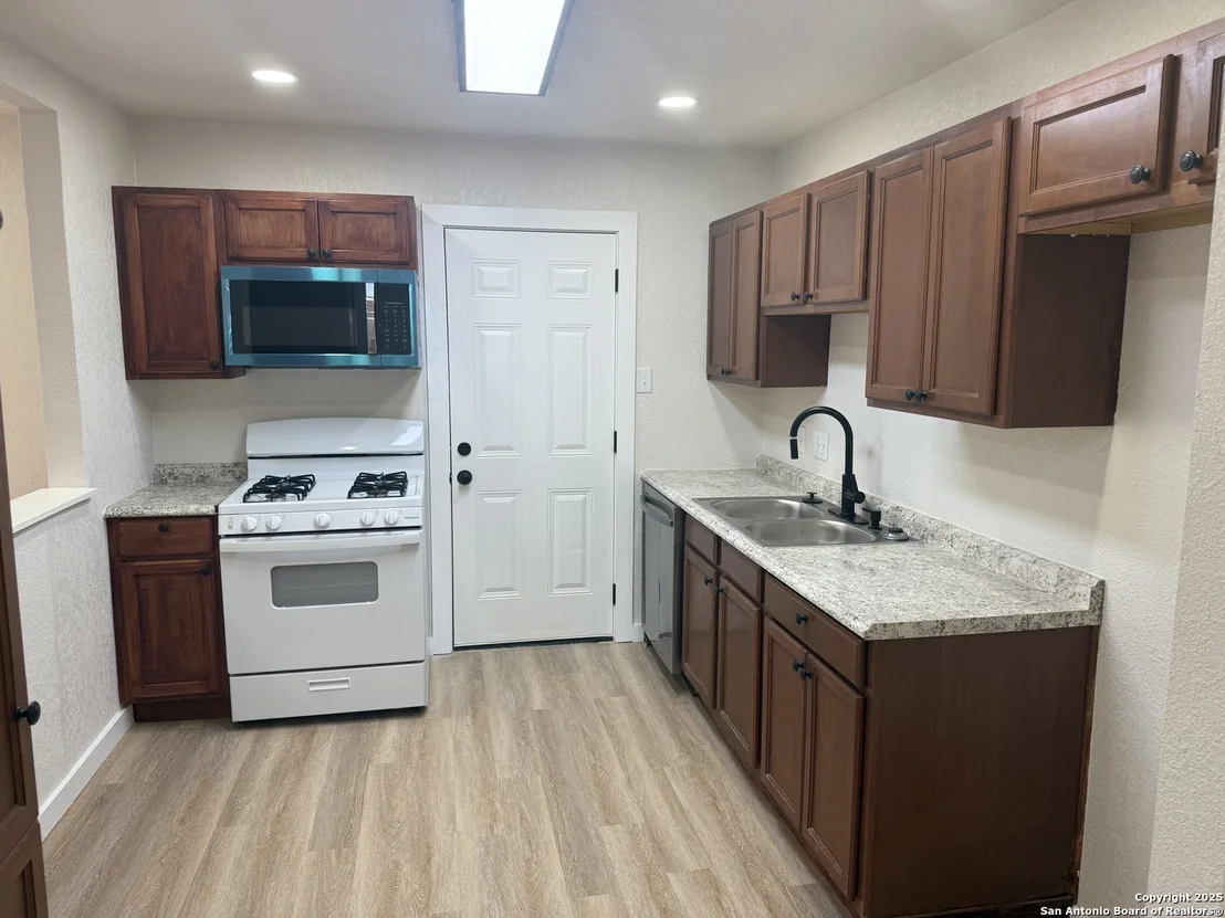 Photo of 223 Adrian