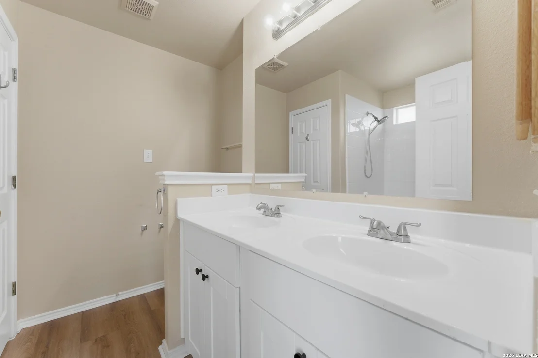Photo of 1754 Barking Wolf
