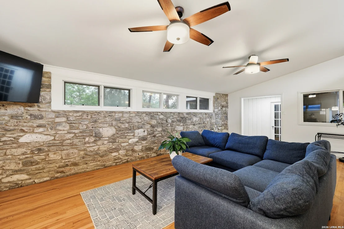 Photo of 326 Burnside Dr
